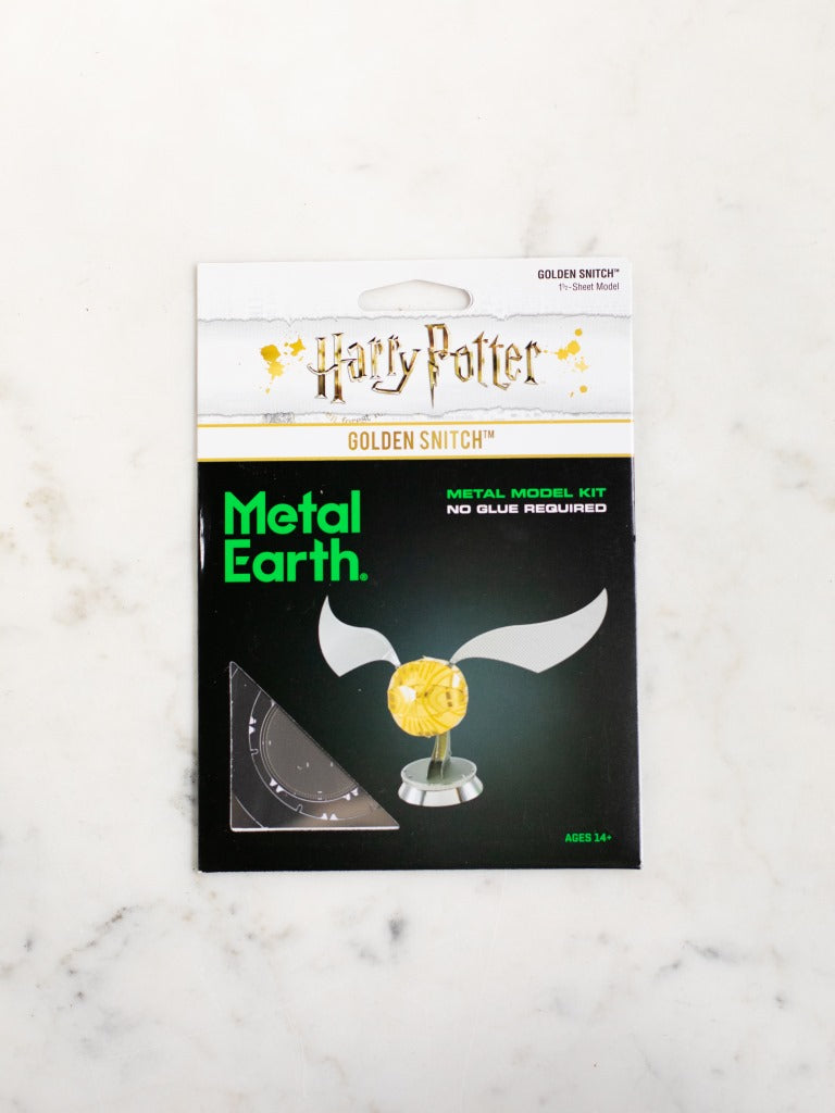 The packaging cover for the golden snitch model.