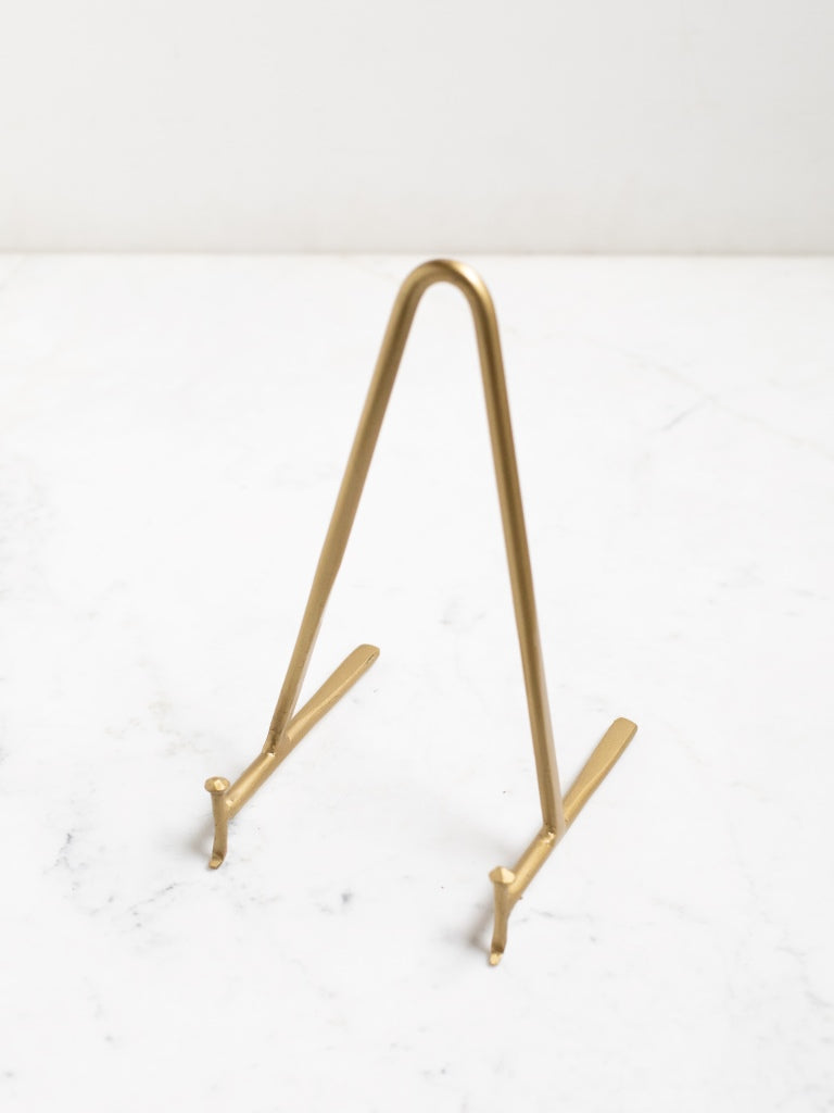 Photo of the medium display stand alone.