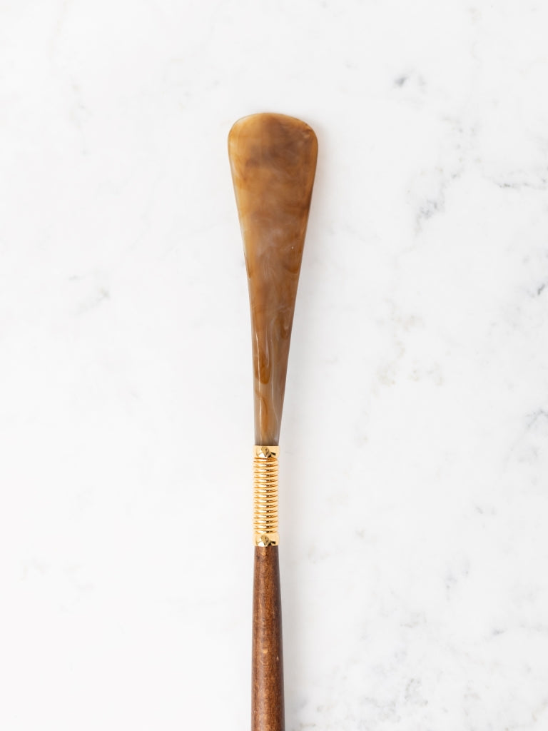 Close view of the shoe horn.
