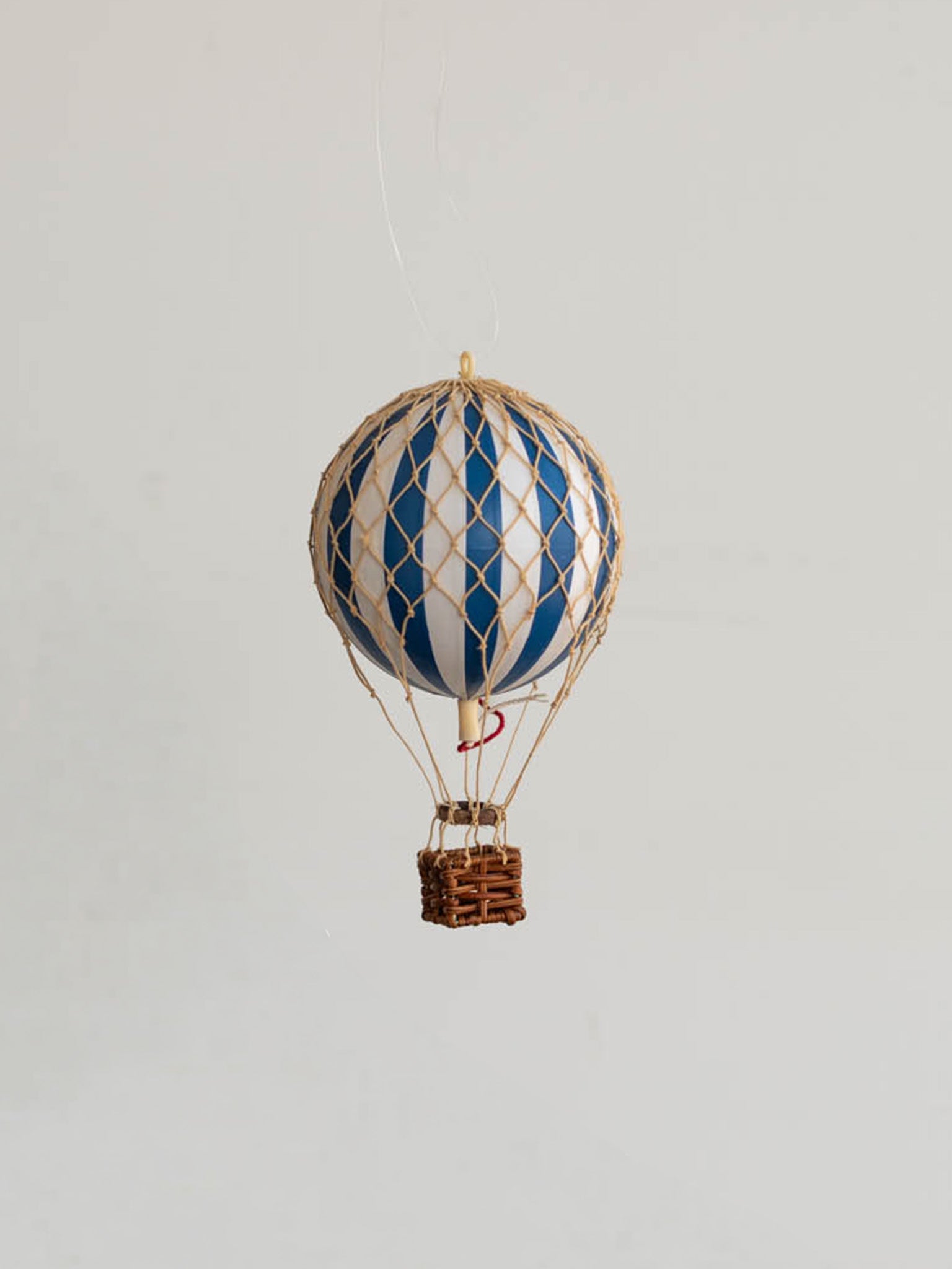 Hot air balloons over the sea ビーズ刺繍 Hot air balloons over the sea ビーズ刺繍 Hot Air Balloons