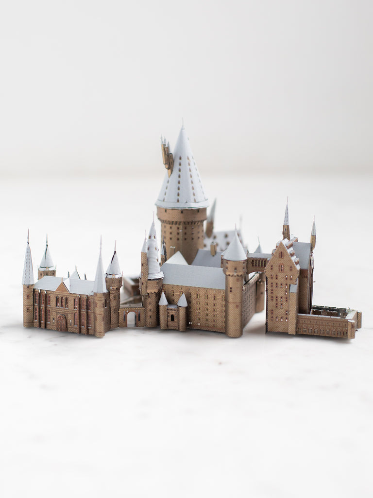 The Hogwarts in Snow metal model.
