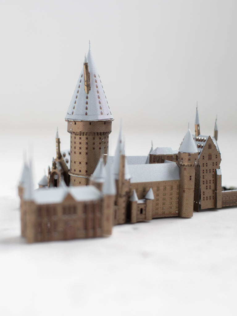 The Hogwarts in Snow metal model.