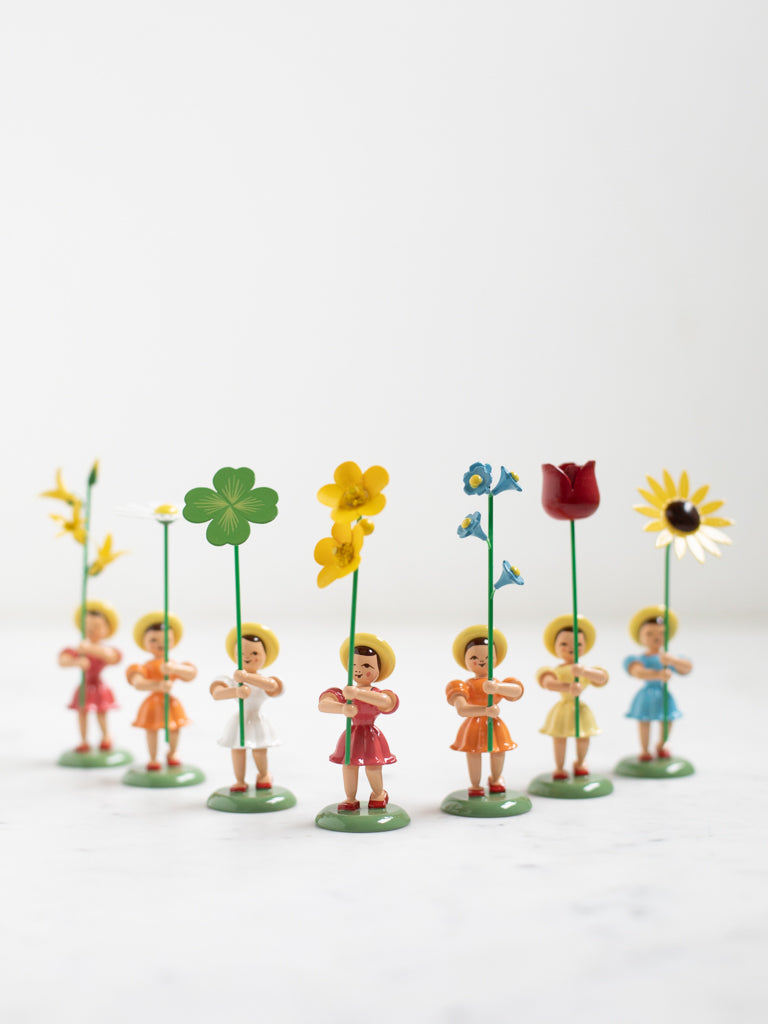 nemu2018です！フラワーチルドレン　女の子　木製　ドイツ Flower Children - German Figurines | Heirloom Art Co.