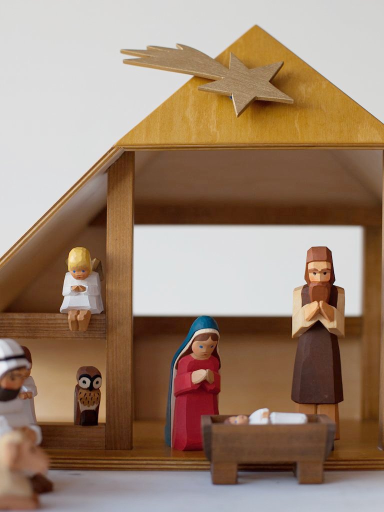 A focus on Mary, Joseph, and Jesus in the manger, includes visuals of other surrounding characters.