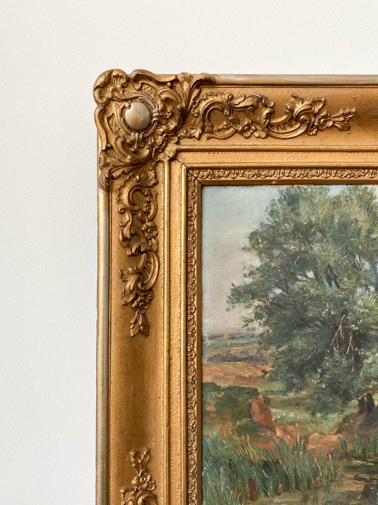 A close up photo of the decedent gold frame. 