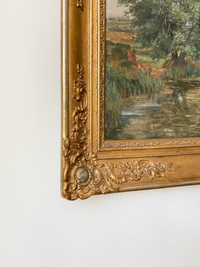 A close up photo of the decedent gold frame. 