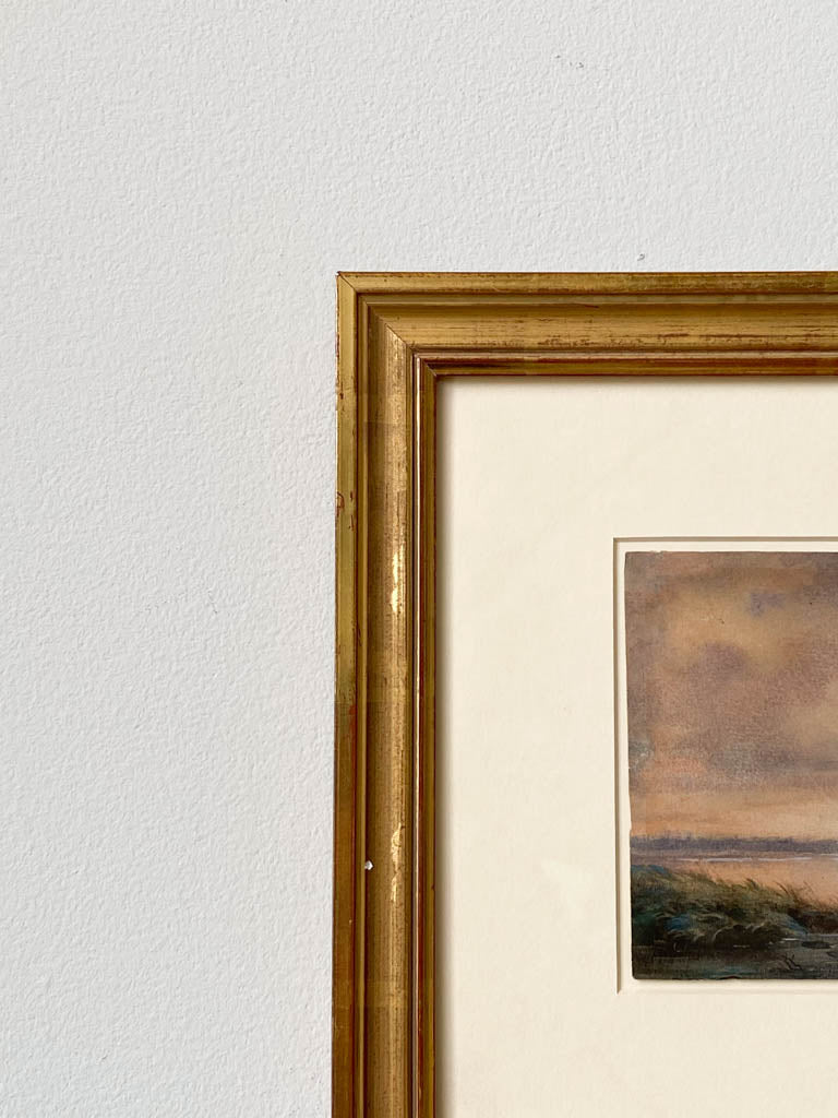 Close up look at the gilded frame. 