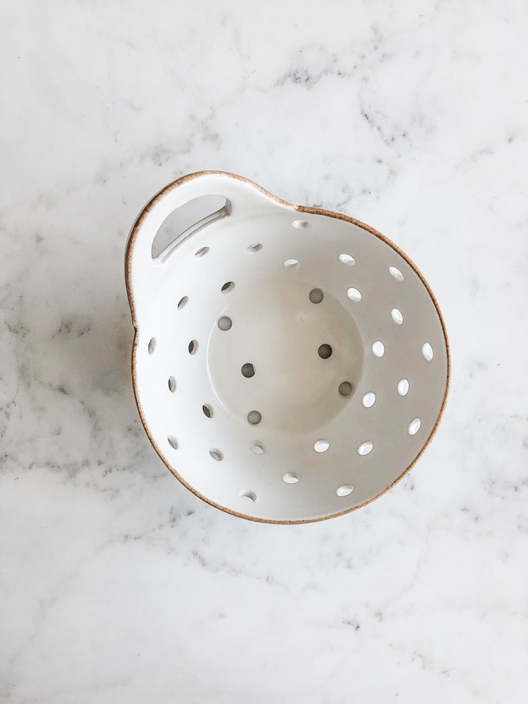 Bird’s eye view of the colander.