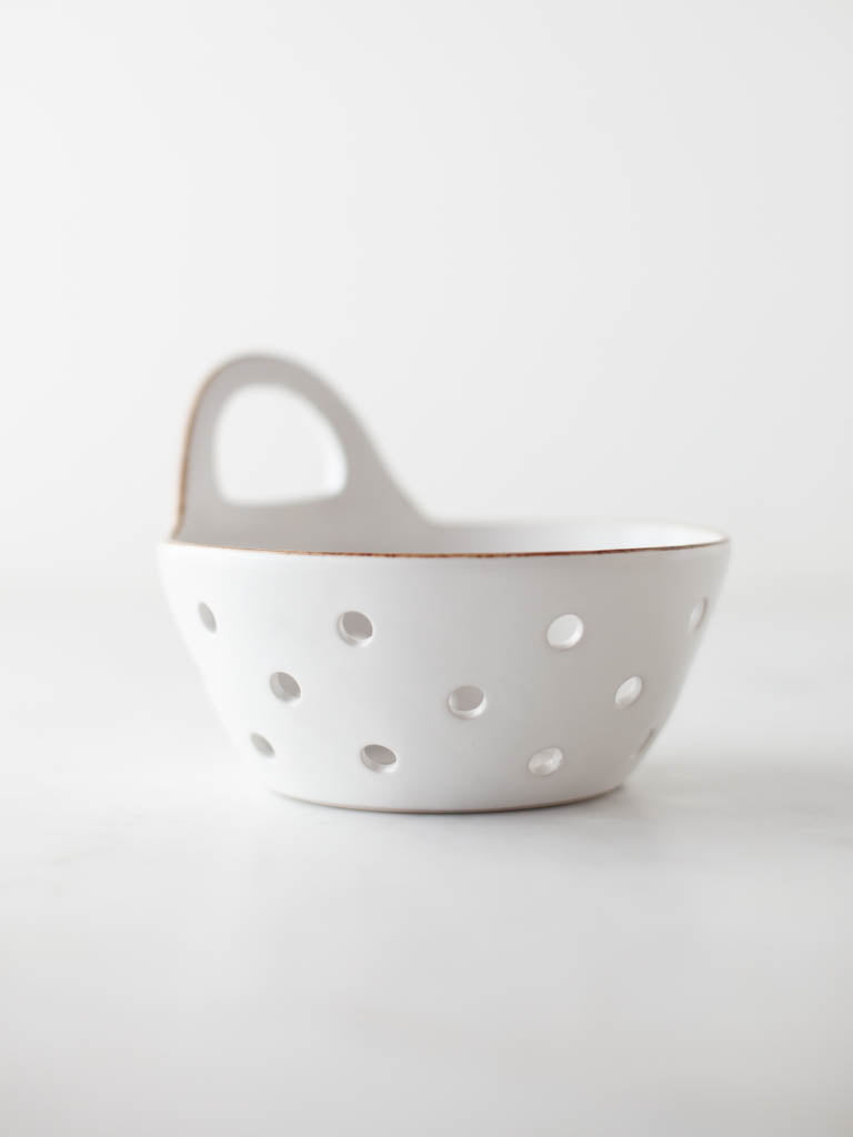 Side view of the berry colander.